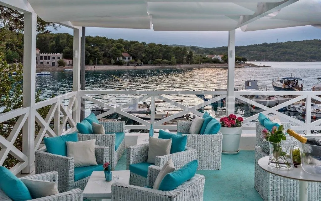 Beach Bar na otoku Šolti! - cover
