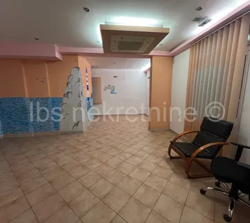 Sinj, poslovni prostor u prizemlju 101 m2, mogućnost prenamjene u stan - cover