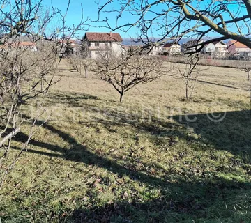 Sinj, građevinsko zemljište 805 m2 - cover