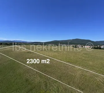 Sinj – Građevinsko zemljište 2.300 m², moguća parcelacija - Sinj, Sinj