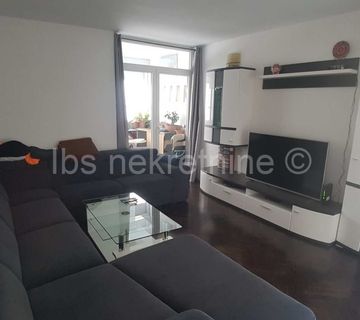 Split, Spinut- dvoetažni stan potpuno renoviran- 3650 €/m2 - cover