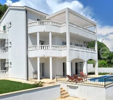 Solin-Villa s bazenom!! - cover