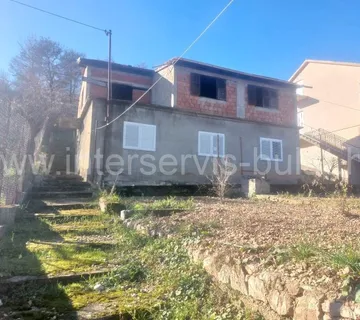 .::: Nedovršena katnica u Zatonu :::. - cover