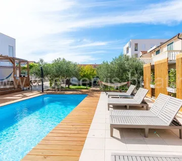 .::: Prekrasna kuća u centru Vodica :::. - cover