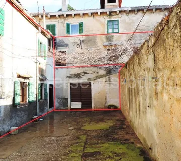 .::: Kuća u centru Šibenika ::. - cover