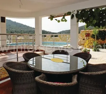 .::: Vila s bazenom  :::. - cover