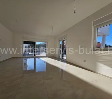 .::: Dvosoban stan u prizemlju s dvorištem u Vodicama :::. - cover