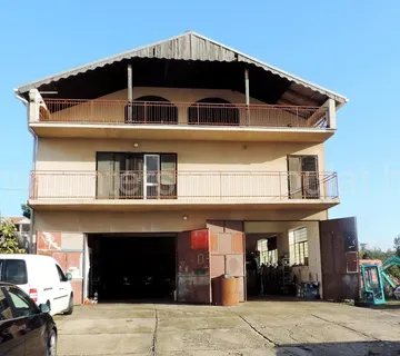 .::: Veliki potencijal - samostojeća kuća u Pirovcu :::. - cover