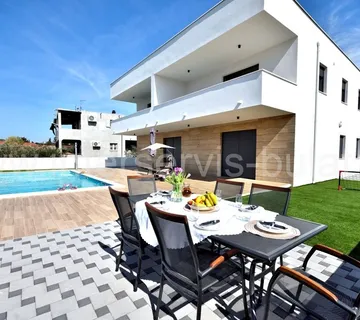 .::: Moderna katnica s bazenom :::. - cover