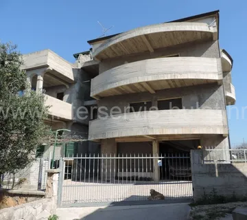 .::: Nedovršena kuća s pogledom na more :::. - cover