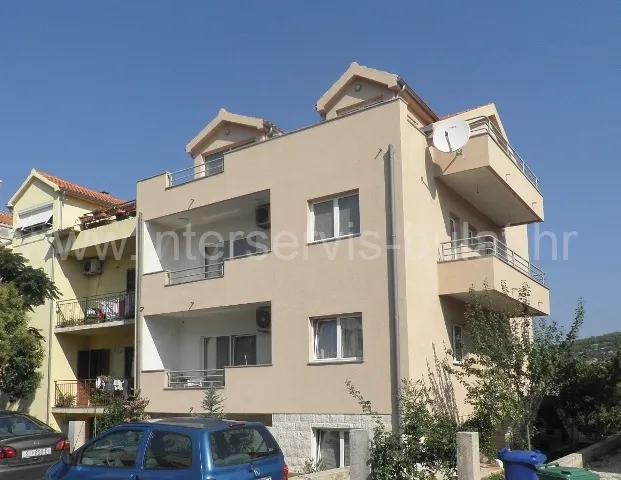 .::: Uređena dvojna višekatnica s tri stana :::. - cover