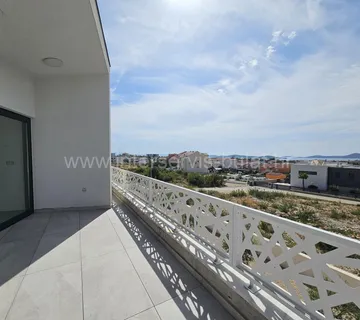 .::: Luksuzna dvojna kuća u novogradnji u Vodicama :::. - cover