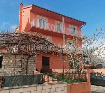 .::: Prostrana kuća u Šibeniku :::. - cover