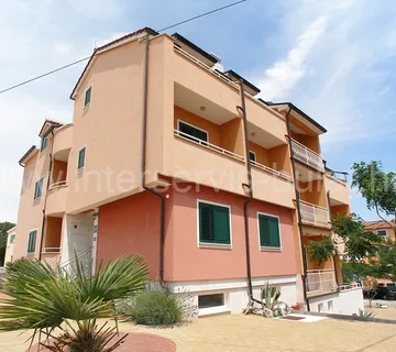 .::: Minihotel u srcu Vodica - idealan i za starački dom :::. - cover