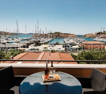 .::: Poslovno stambeni objekt u središtu Tribunja :::. - cover