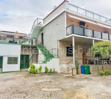 .::: Brodarica, starija kuća s velikom okućnicom :::. - cover