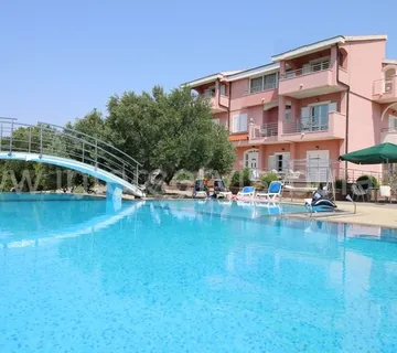 .::: Apartmanska kuća s bazenom :::. - cover