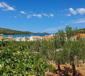 .::: Sunčan položaj na otoku Kapriju :::. - cover