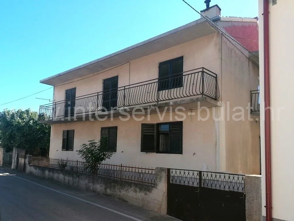 .::: Pirovac, katnica starije gradnje s dva stana :::. - cover