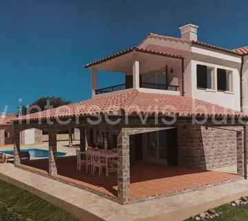 .: Građevinsko zemljište površine 2.228 m2 s pravomoćnom dozvolom :. - cover