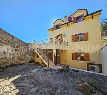 .::: Izvorna zavičajna kuća u Skradinu :::. - cover