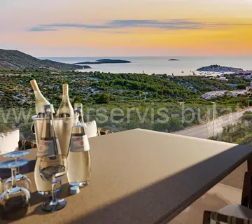 .::: Stan na 1. katu novogradnje, garaža, pogled na more :::. - cover