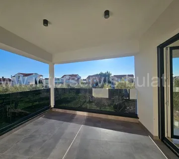 .::: Stan u novogradnji u Vodicama :::. - cover