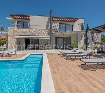 .::: Fantastična vila u Dubravi :::. - cover