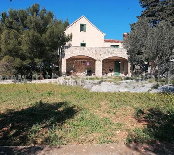 .::: Kamena vila u prvom redu sa velikom okućnicom :::. - cover