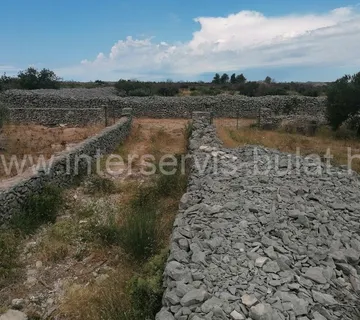 .::: Poljoprivredno zemljište površine 5.962m2 :::. - cover