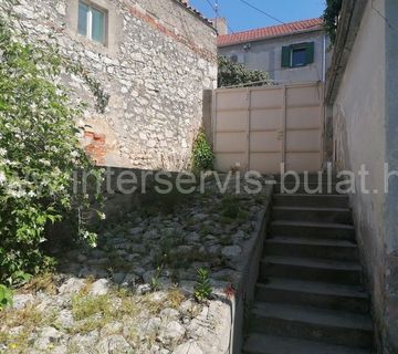 .::: Kuća s mnogo potencijala u Šibeniku :::. - cover