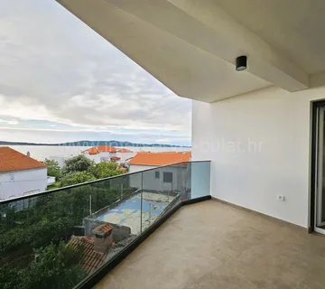 .::: Luksuzan stan s pogledom na more :::. - cover