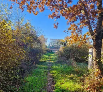 Štokovci, građevinsko 1.256 m2 i poljoprivredno 568 m2zemljište - Štokovci, Svetvinčenat