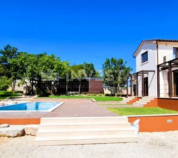 Barban, Moderna samostojeća vila s bazenom, 1800m2 okućnice