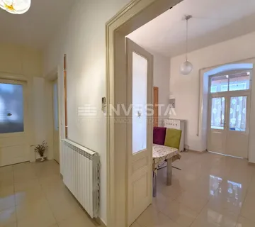 Pula centar, stan, 4ss, garaža