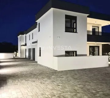 Medulin, Luksuzna vila, 1km od mora – bazen, tri spavaće sobe i vrhunska oprema