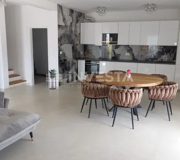 Poreč, Kuća u nizu na odličnoj lokaciji-PRILIKA