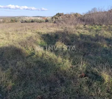 Više građevinskih zemljišta nedaleko od mora i centra grada - cover