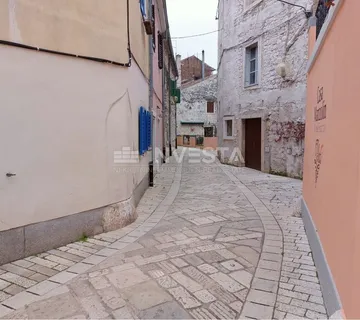 Poreč, kuća u starogradskoj jezgri, 80m od mora