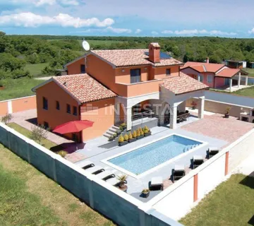 Pula, Moderna vila s bazenom, 5km od mora - cover