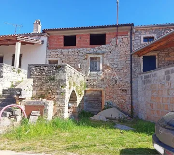Okolica Poreča, kamena kuća u nizu za adaptaciju sa 250m2 okućnice