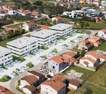 Pula okolica, jednosobni stan B1 u prizemlju novogradnje, parking - cover