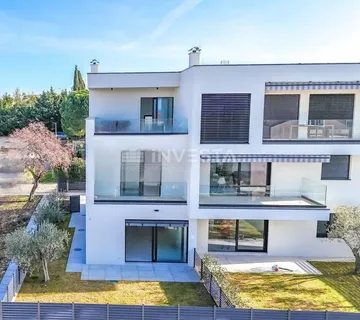 Kuća u nizu sa panoramskim pogledom na more - Poreč