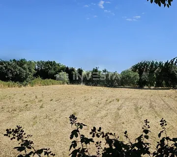 Vodnjan, atraktivno građevinsko zemljište 2112 m2