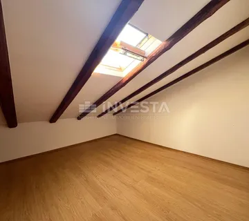 Poreč, stan u centru sa pogledom na more