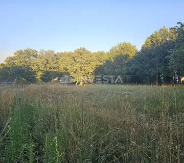 Medulin, građevinsko zemljište, 500 m od mora
