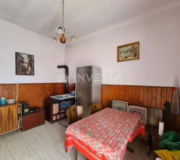 Pula centar, veliki stan 119 m² blizu Arene - cover