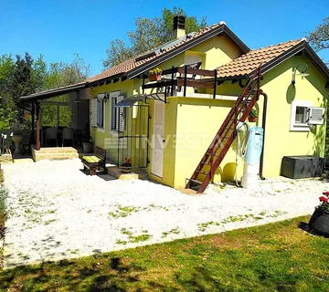 Peroj, samostojeća kuća sa velikom okućnicom - cover
