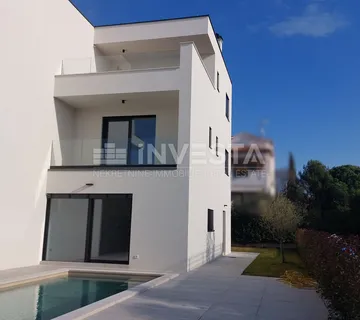 Kuća u nizu, bazen, pogled na more - cover