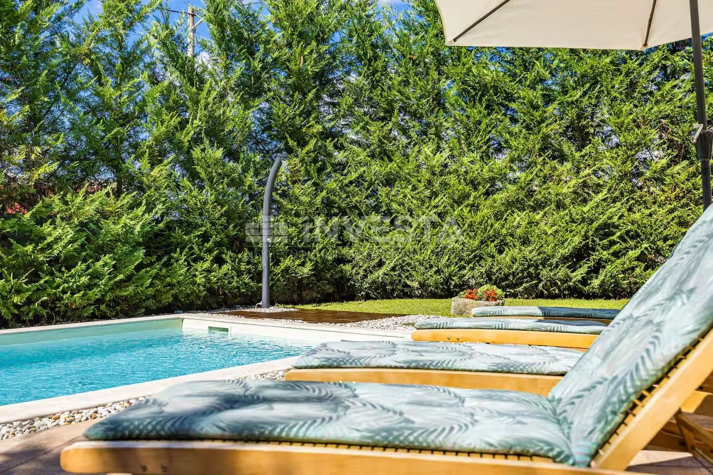 Kuća s bazenom na selu - cover